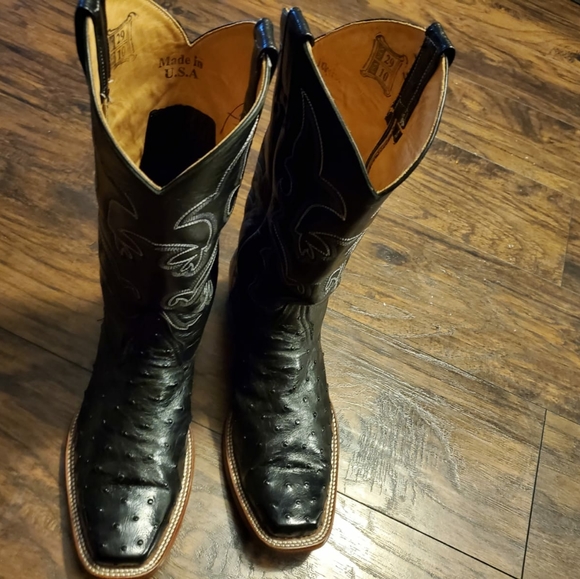 BOOTS - Picture 2 of 6